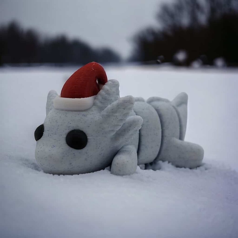 Zhou, der weihnachtliche Baby-Axolotl